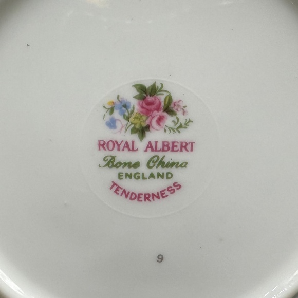 Royal Albert Tenderness 6" Cereal Soup Bowls(Pair) Bone China England - Picture 4 of 4